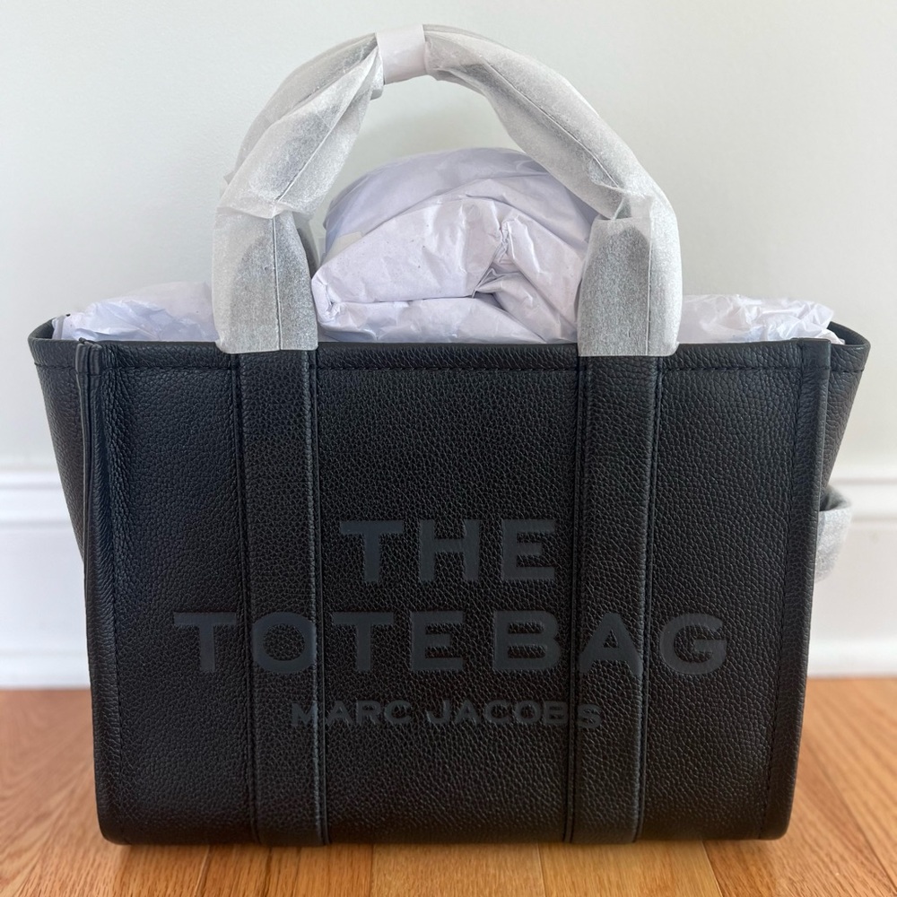 NWT Marc Jacobs medium leather the tote bag in color black